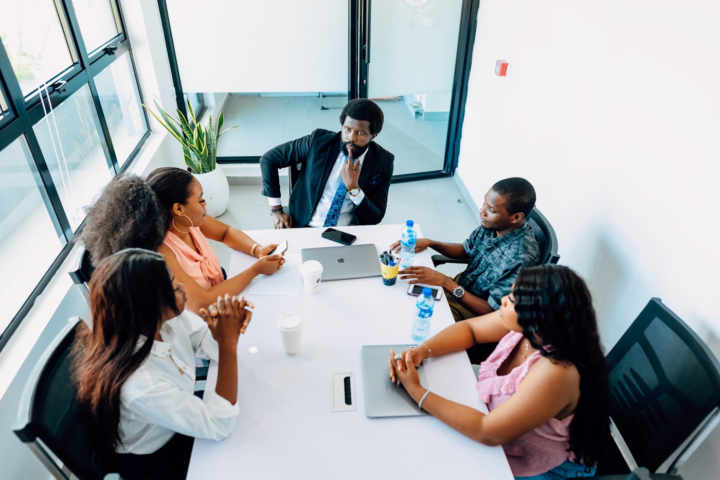 Équipe ATB Group en réunion de travail